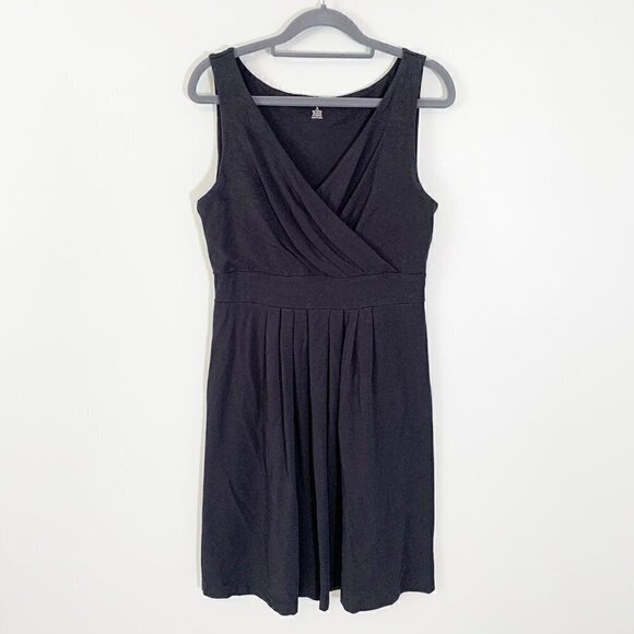 Lands' End Dresses & Skirts - Lands' End black sleeveless cross front empire waist stretch knee length dress